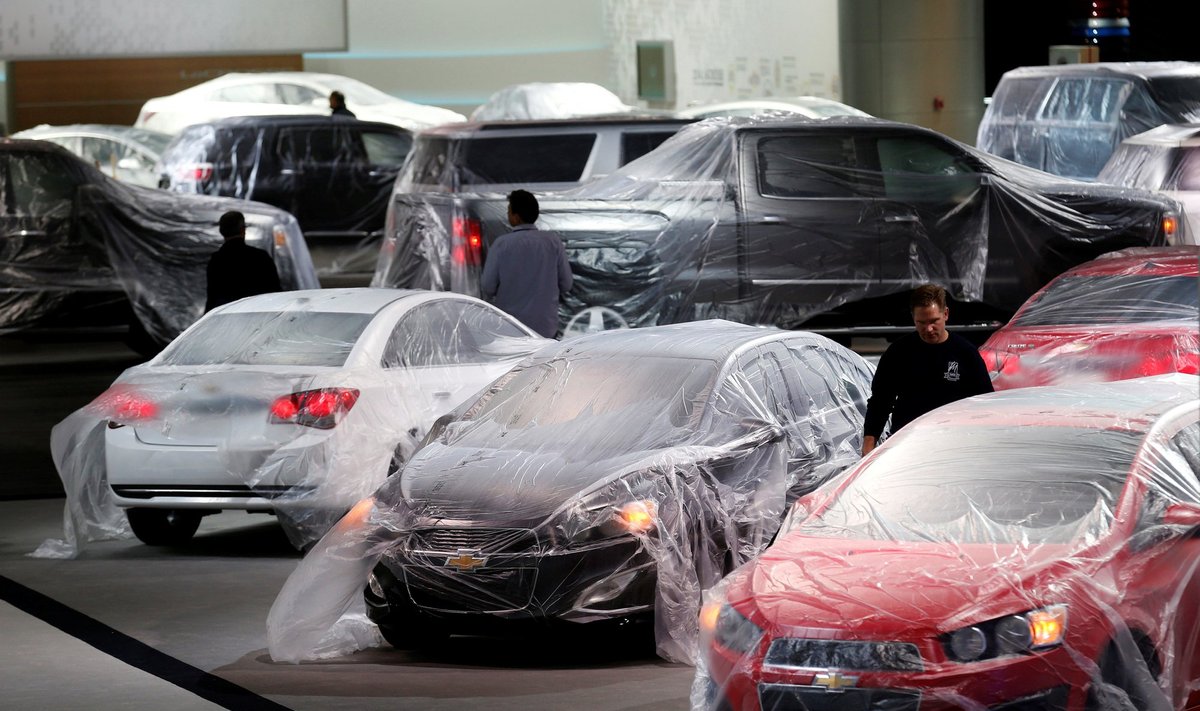 "General Motors" stendas prieš parodos Detroite atidarymą