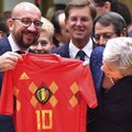Belgijos premjeras pradžiugino Theresa May belgų futbolo rinktinės marškinėliais