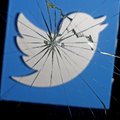 „Twitter" akcijų vertė smuko nusilpus pajamoms