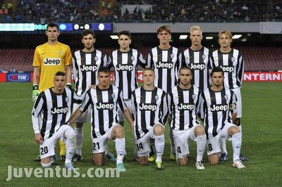 Vykintas Slivka (pirmos eilės viduryje)  su "Juventus" jaunimo ekipa (Juventus.com nuotr.)