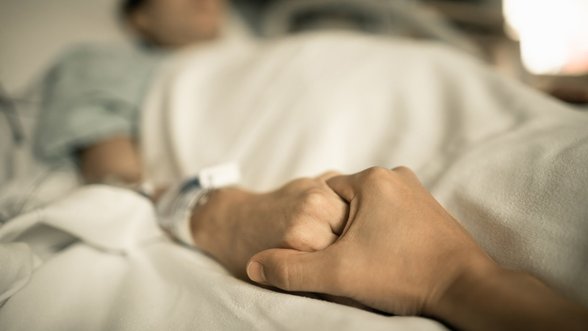 5 emociniai požymiai, pagal kuriuos hospiso darbuotojai supranta, kad žmogus greitai mirs