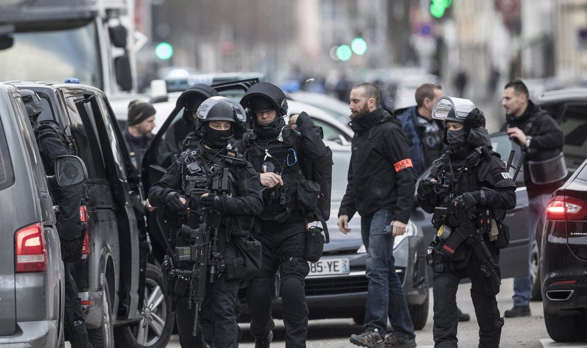 Išpuolio Strasbūre vykdytojo ieškanti policija surengė reidą miesto pietiniame rajone