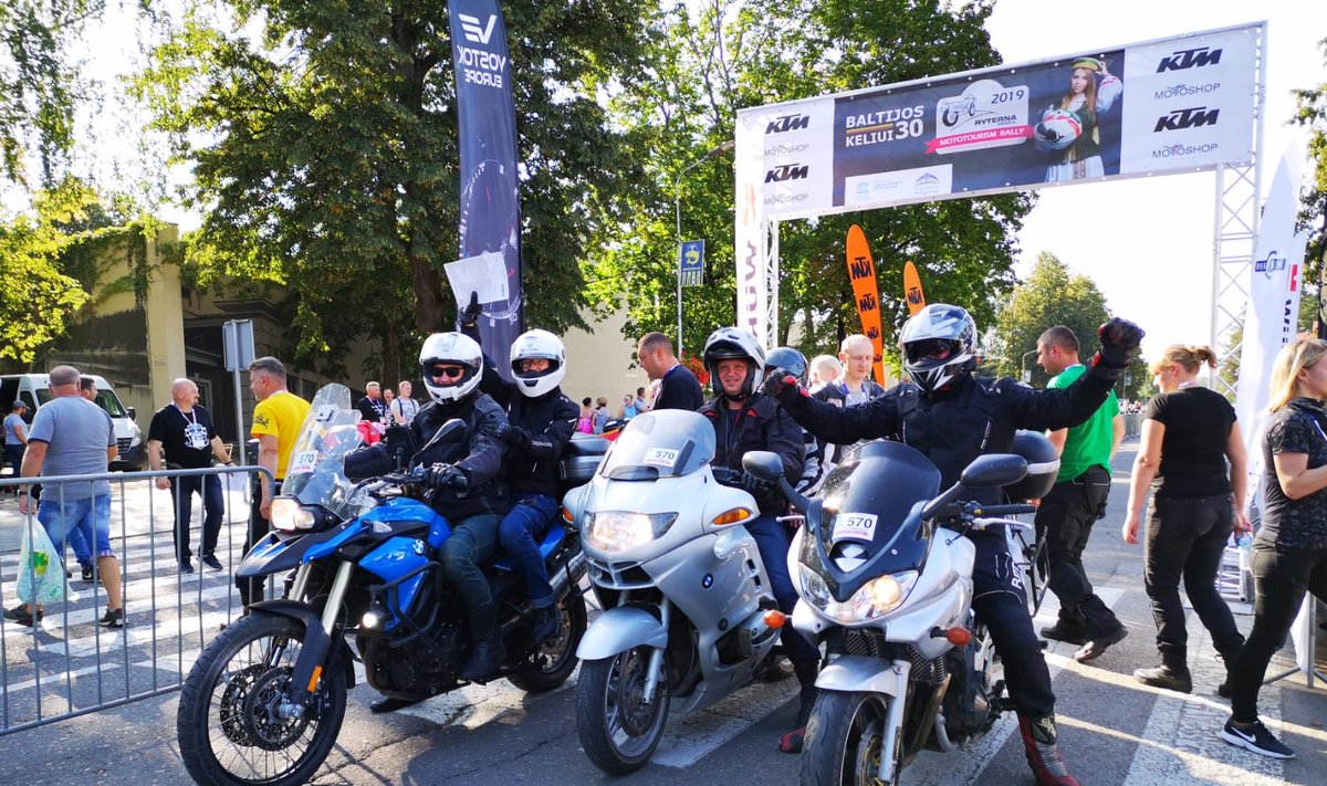 Pirmieji "Ryterna Modul Mototourism Rally" dalyviai pasiekė finišą