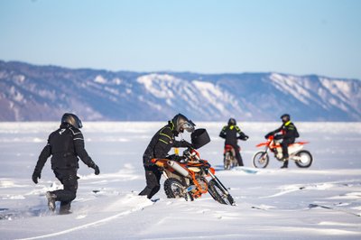 Karolis Mieliauskas ekspedicijoje ant Baikalo ledo