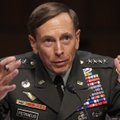D.Petraeusas ketino atsistatydinti dėl B.Obamos sprendimo