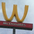 Jūsų akys neapgauna: „McDonald‘s“ apvertė savo logotipą aukštyn kojomis