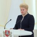 Iš D. Grybauskaitės rankų – dovanos Konstitucijos egzamino nugalėtojams