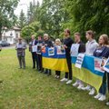 У посольства России проходит пикет, который призван напомнить о трагедии в Оленовке и других военных преступлениях в Украине