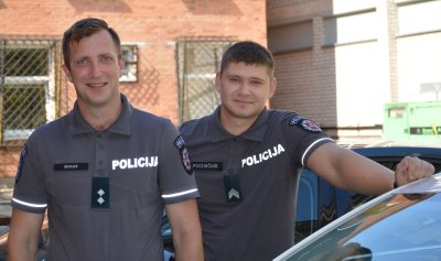 Šiaulių policijos patruliai Tautvydas Skikas ir Ruslanas Pocevičius