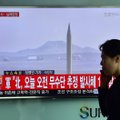 Šiaurės Korėja vėl paleido tris raketas