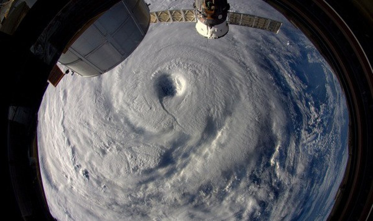 Japoniją niokojantį galingą taifūną nufotografavo Tarptautinės kosminės stoties astronautai 