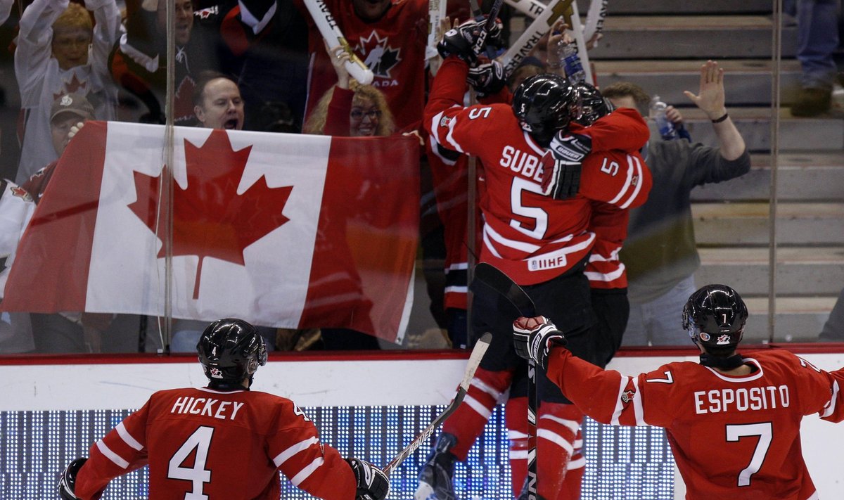 Kanados jaunimo (U-20) ledo ritulio rinktinė džiaugiasi pergale
