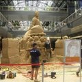 Berlyne menininkai kūrė paminklą M.Jacksonui iš 200 tonų smėlio