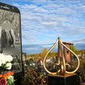 Mirusios dukters atminimą šeima įamžino „iPhone“ formos antkapiu