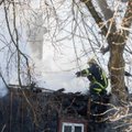 Vilniuje, Šnipiškių rajone, namas dega atvira liepsna