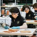 Darbo inspekcija pričiupo 7 nelegaliai kaukes siuvusius siuvėjus: grasina baudomis