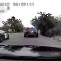 Nufilmuota, kaip policininkai nušauna įtariamą žudiką