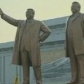 Šiaurės Korėjoje pastatyta didžiulė Kim Jong Ilo skulptūra