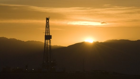 Naftos kaina žadina viltis dėl sąskaitų gyventojams