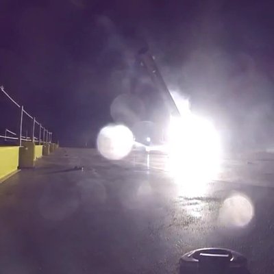 Raketos "Falcon 9" pirmos pakopos nusileidimo akimirkos
