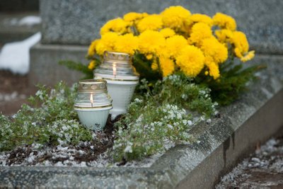 Žvakės ant kapo