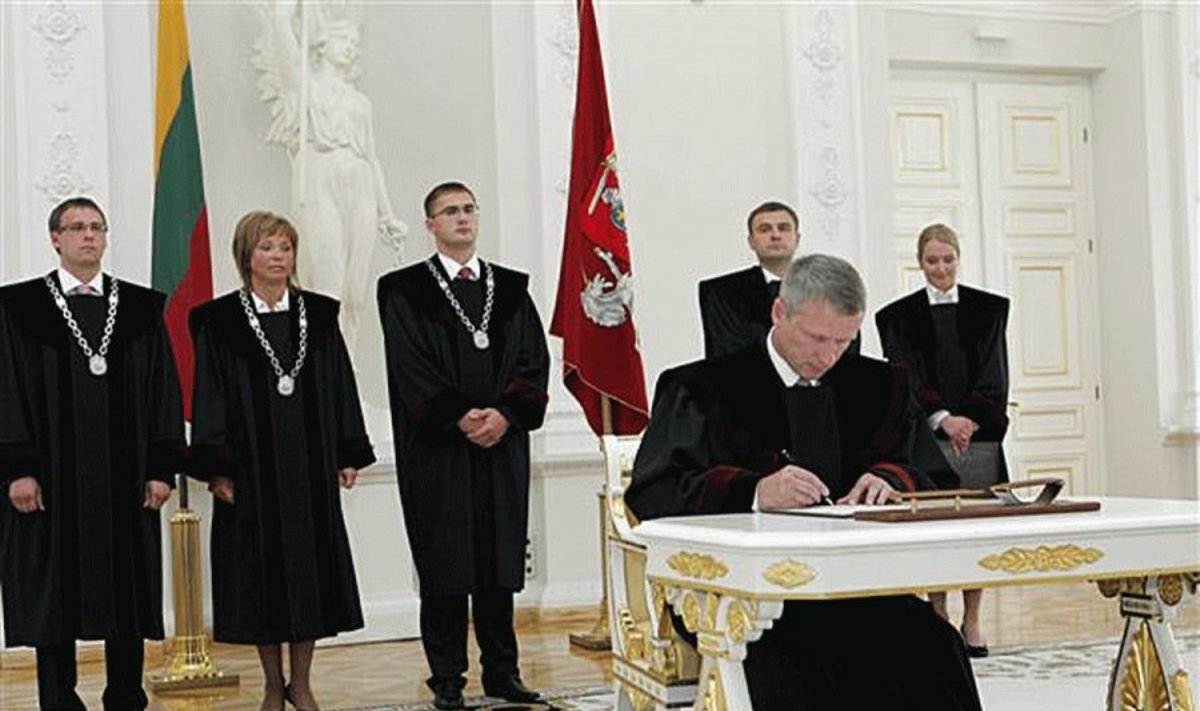 Darius Kurpavičius (stovi viduryje)
