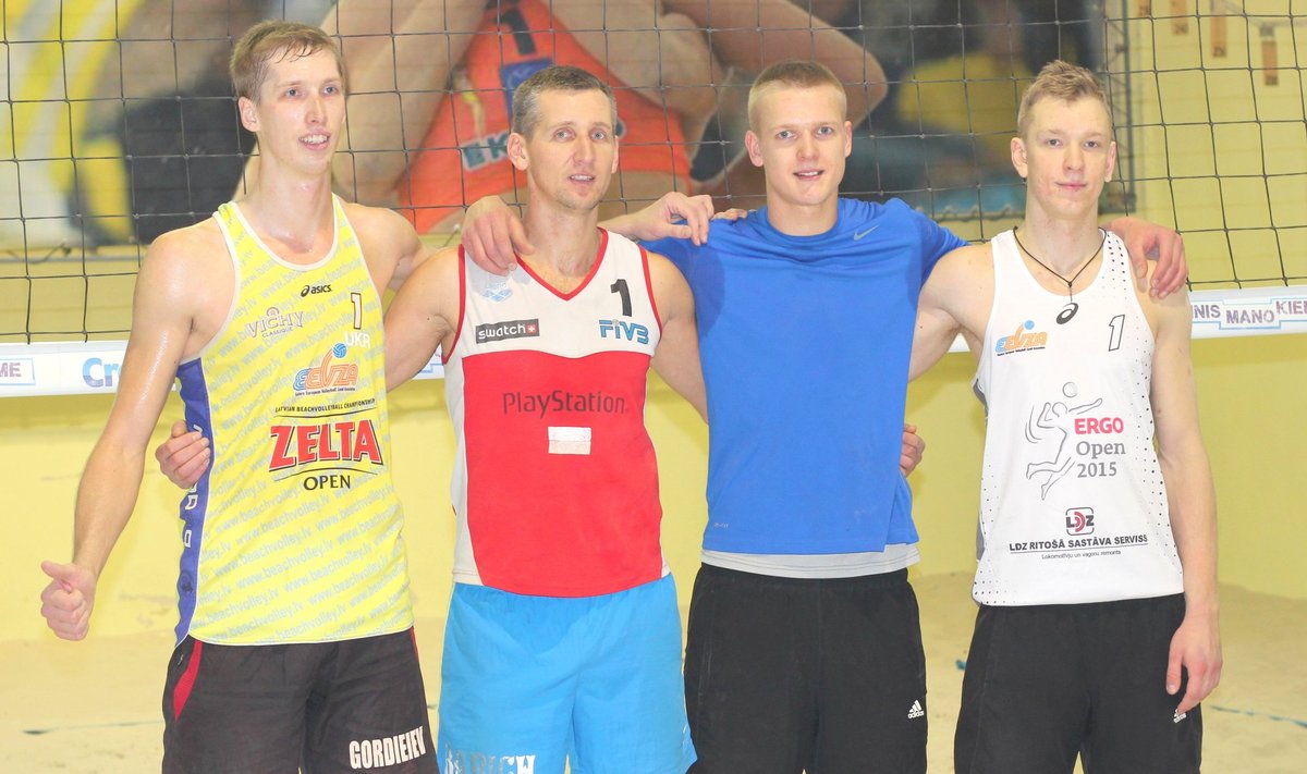 Arnas Rumševičius ir Lukas Každailis su kolegomis iš Ukrainos