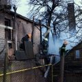 Vaizdingoje Kauno vietoje ugnis suniokojo du namus