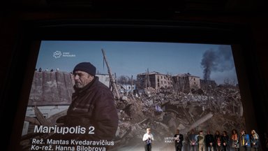 Kino teatruose – Ukrainoje nužudyto režisieriaus Manto Kvedaravičiaus dokumentinis filmas „Mariupolis 2“