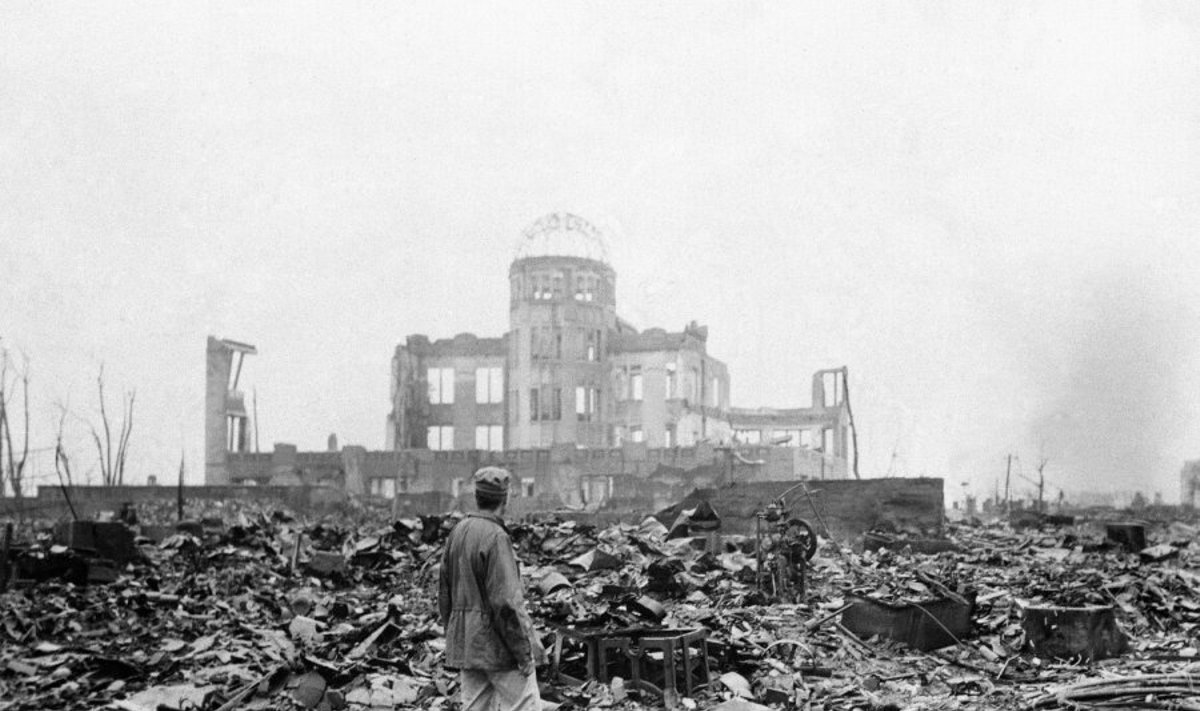 Virš Hirošimos numesta atominė bomba
