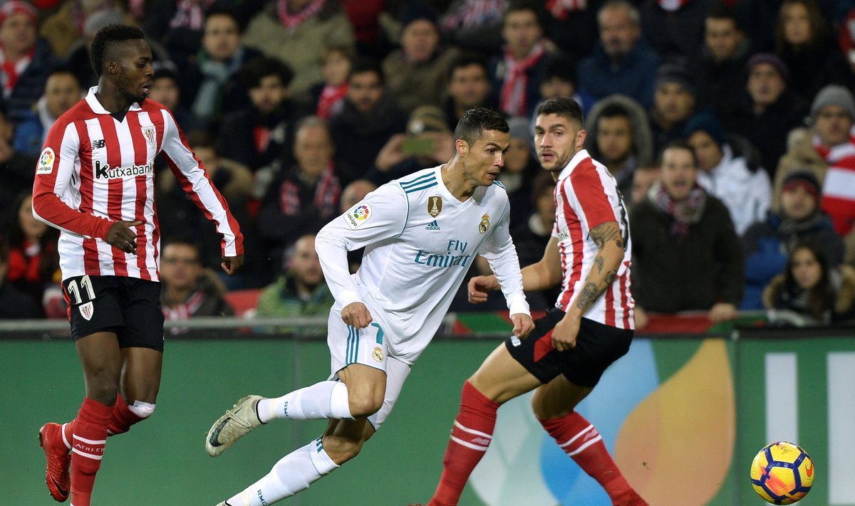 Cristiano Ronaldo ir Bilbao „Atletic“ žaidėjai Inaki Williams ir Unai Nunez 