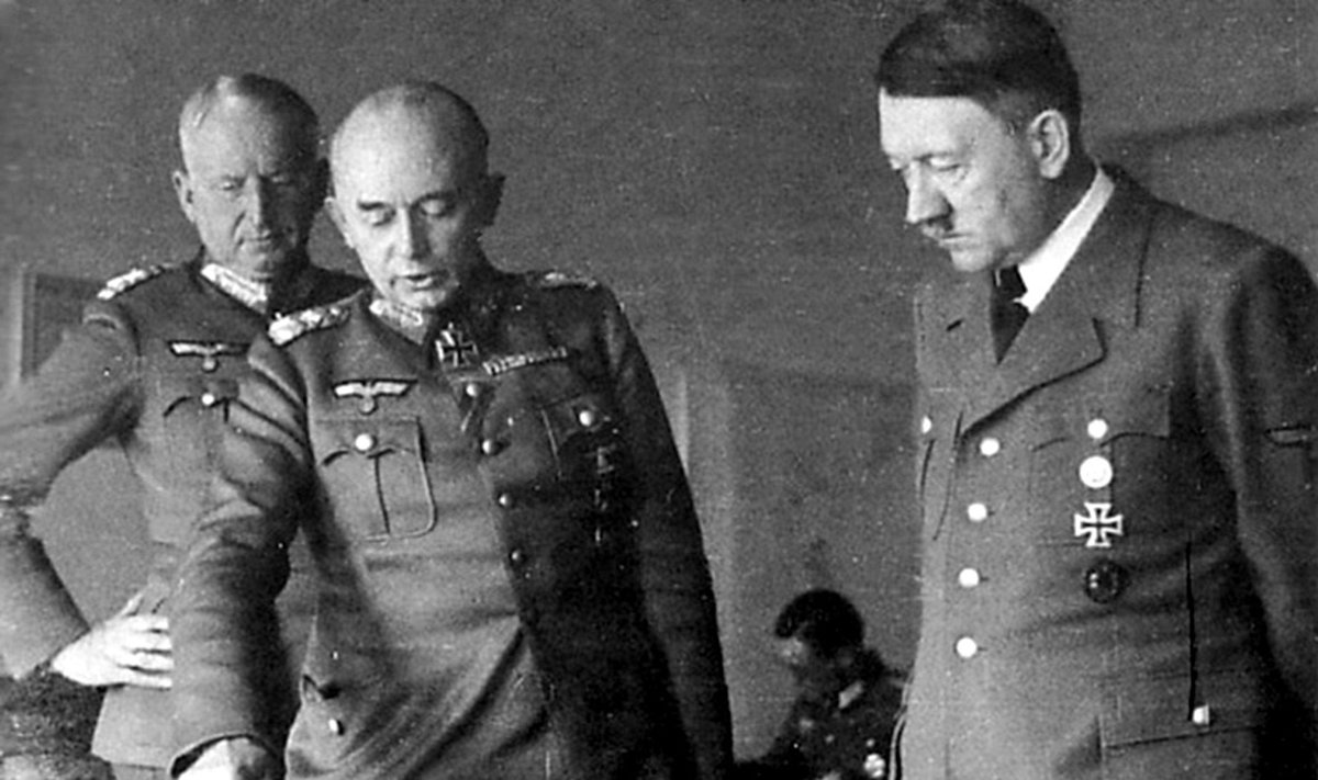 Armijų grupės „Pietūs“ būstinė Zaporožėje: vyriausiasis armijų grupės vadas feldmaršalas E. von Mansteinas, vyriausiasis 17-osios armijos vadas generolas pulkininkas R. Ruoffas ir A. Hitleris. 1943 m. kovo 9 d.