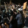 Šiaurės Karolinoje per susirėmimus su protestuotojais sužeista 12 policininkų