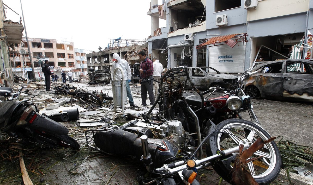 Dviejų automobilių sprogimas Reyhanli (Turkija) netoli pasienio su Sirija