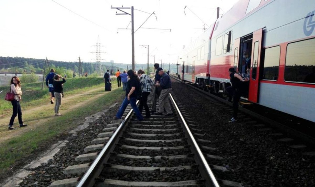 Kaune traukinys patrenkė vyrą