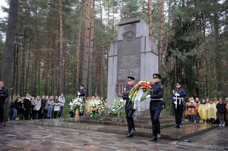 Panerių memoriale Vilniuje vyko Lietuvos žydų genocido aukų atminimo pagerbimo ceremonija