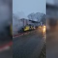 Šilalės rajone važiuodamas sudegė autobusas, nukentėjo vairuotojas