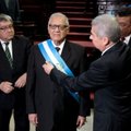 Gvatemala prisaikdino naują prezidentą, teisėjas nurodė suimti buvusį lyderį