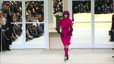 „Chanel“ madų šou žiūrovai atsidūrė Paryžiaus salone
