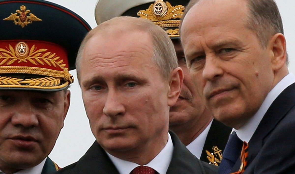 S. Šoigu, V. Putinas ir A. Bortnikovas.