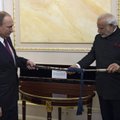 V. Putinas susitiko su Indijos premjeru ir įteikė jam itin vertingą dovaną
