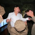 Vaizdo medžiagoje – balistinės raketos bandymą stebintis Šiaurės Korėjos lyderis