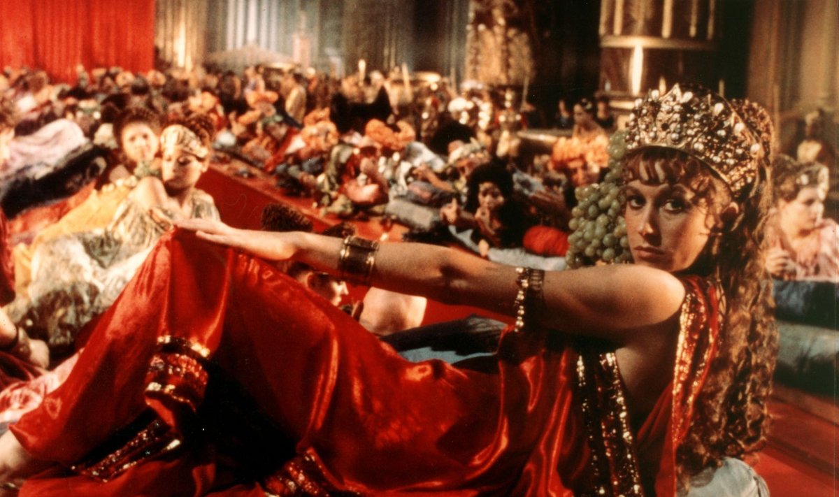 Helen Mirren, kadras iš filmo "Kaligula"