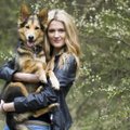 Augintinį turinti mergina neigia populiarų mitą apie šunis iš prieglaudos