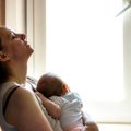 Vieną mintį gimus kūdikiui su siaubu atsimena iki šiol: psichologė vardija itin pavojingus ženklus