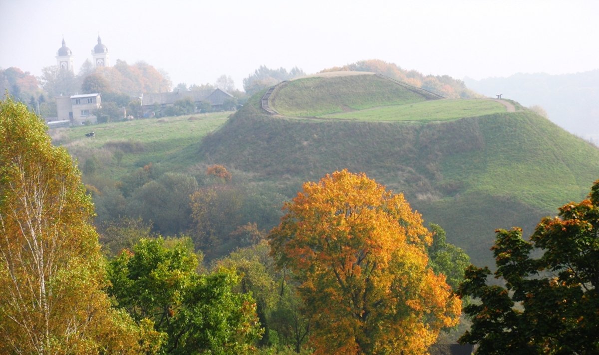 Seredžiaus piliakalnis Panemunių regioniniame parke