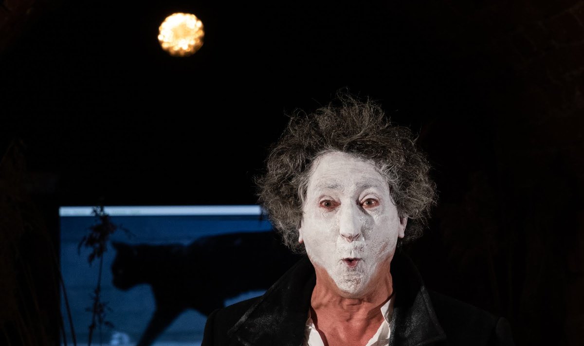 Sakalas Uždavinys, Sauliaus Varno spektaklyje „Paskutinė Krepo juosta“ pagal Samuelį Beckettą (Valentino Pečinino nuotr.)