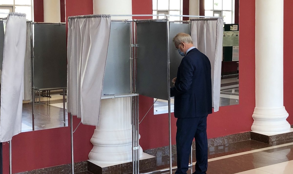 Rusijoje prasidėjo regionų rinkimai, tapsiantys išbandymu Kremliui