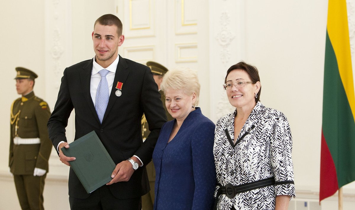 Jonas Valančiūnas su mama, Dalia Grybauskaitė