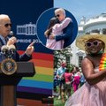 Baltuosiuose rūmuose surengtame vakarėlyje – netikėtas transeksualaus modelio elgesys: po susitikimo su Joe Bidenu parodė nuogą krūtinę